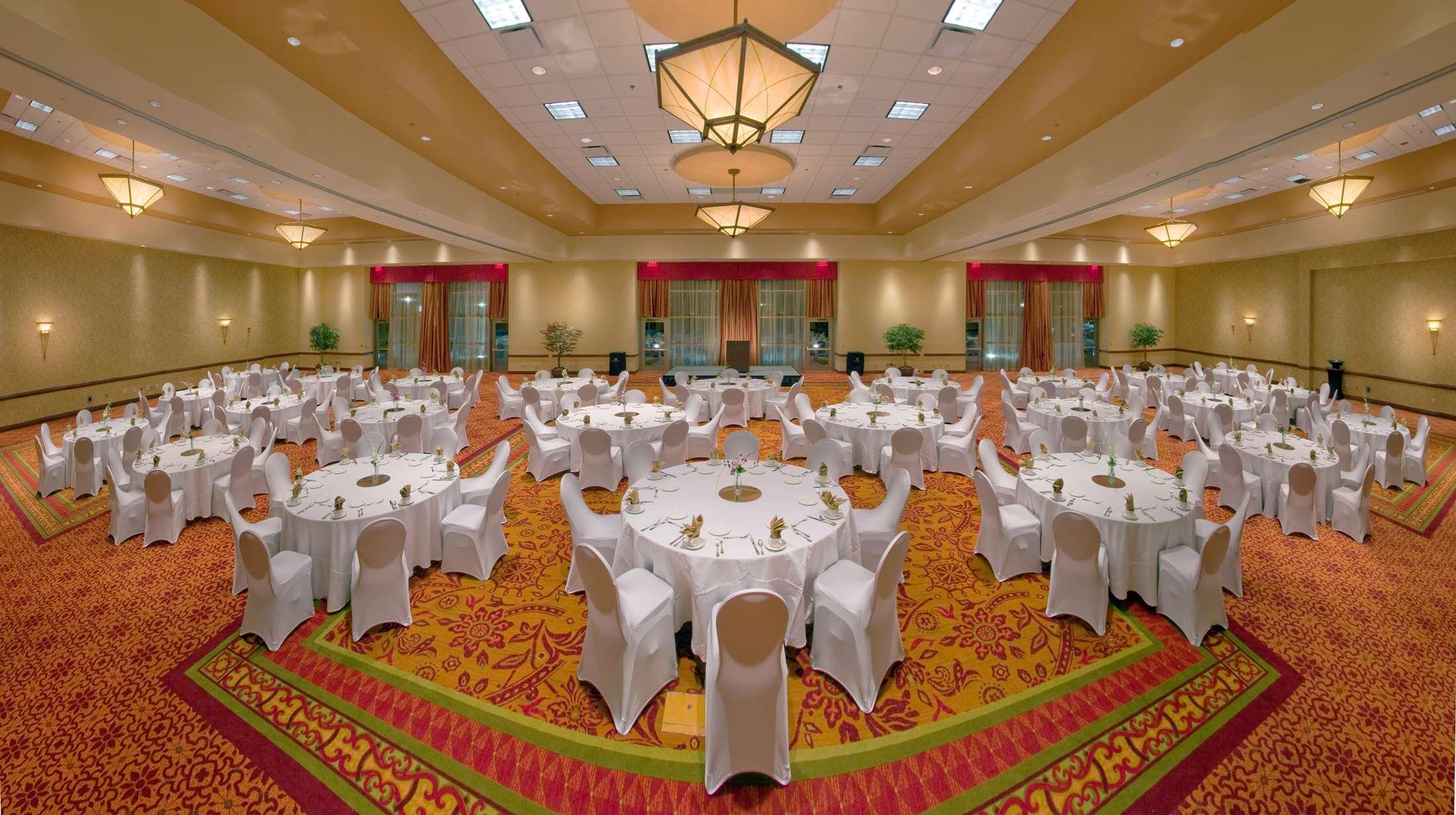 Embassy Suites By Hilton Norman Hotel & Conference Center Bagian luar foto