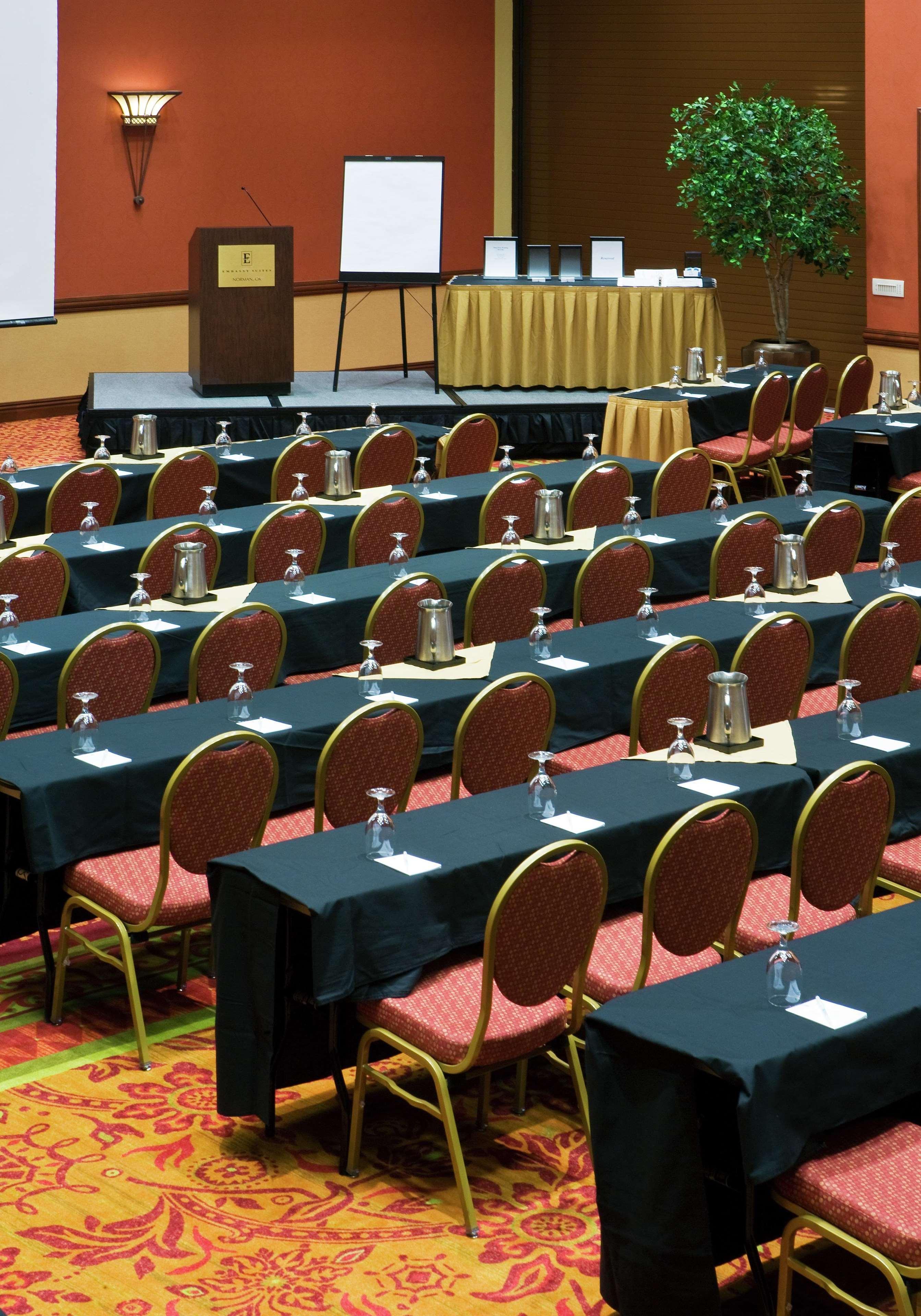 Embassy Suites By Hilton Norman Hotel & Conference Center Bagian luar foto