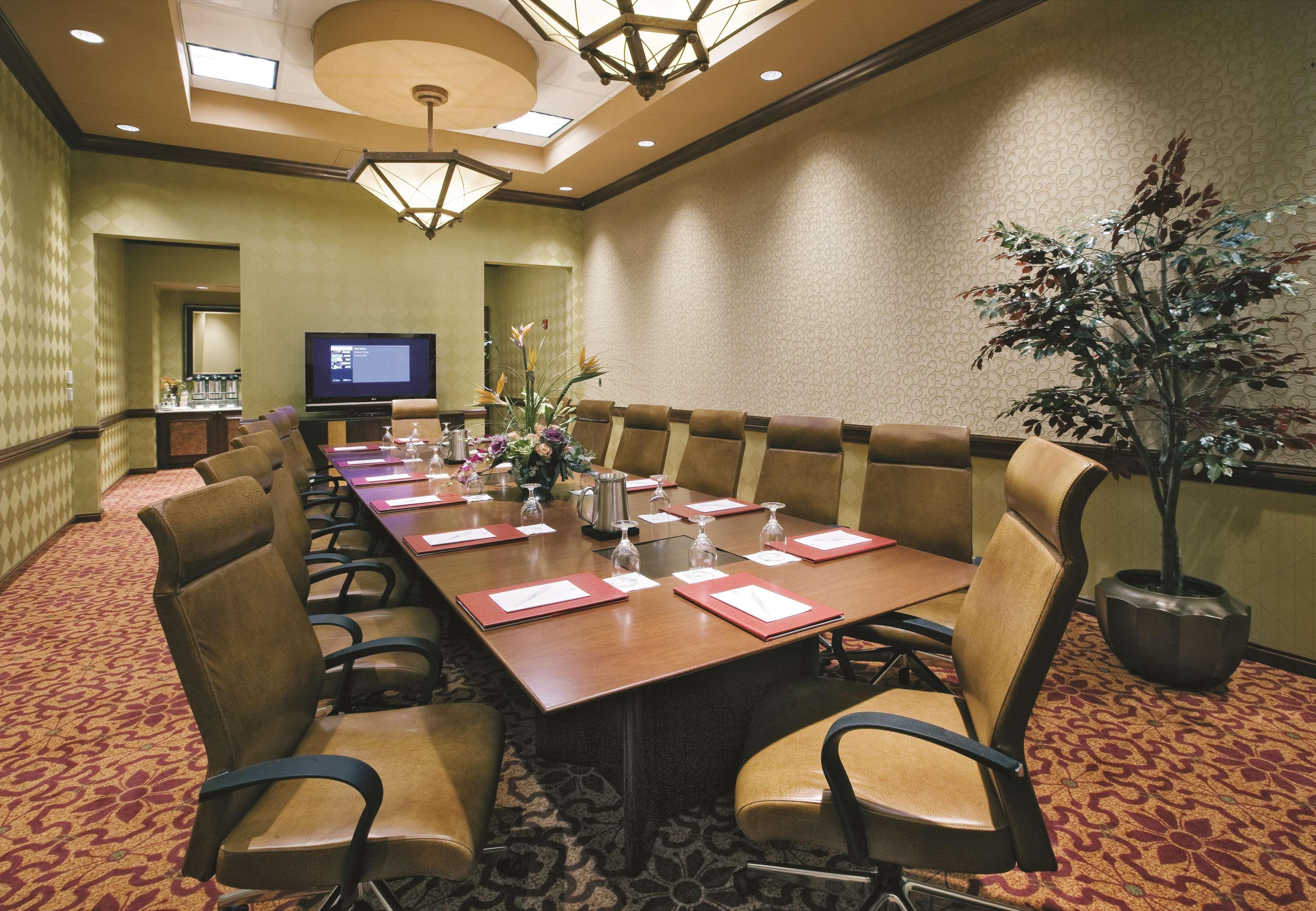 Embassy Suites By Hilton Norman Hotel & Conference Center Bagian luar foto