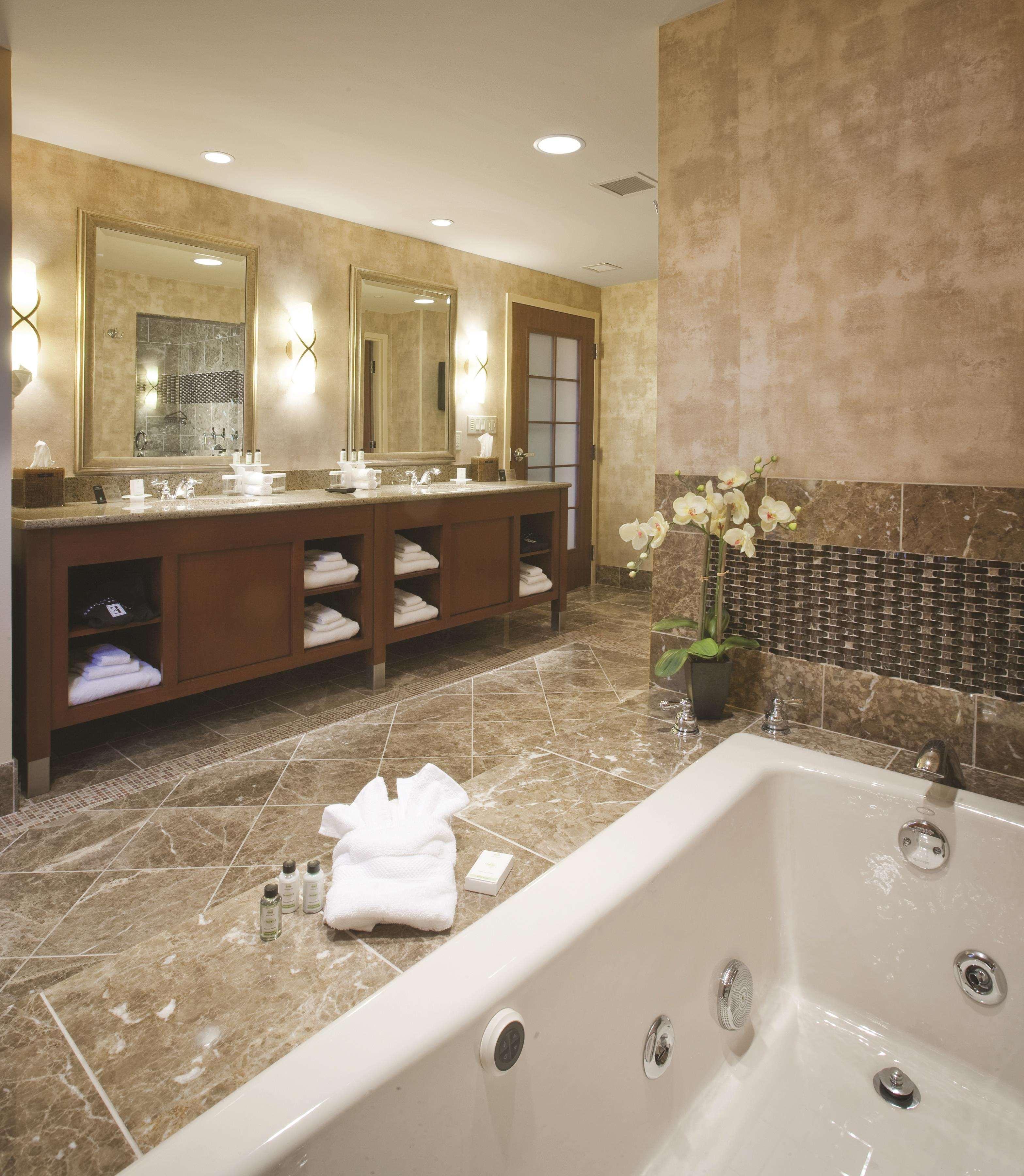 Embassy Suites By Hilton Norman Hotel & Conference Center Bagian luar foto