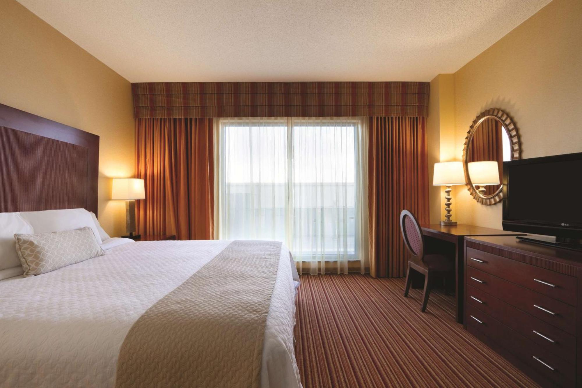 Embassy Suites By Hilton Norman Hotel & Conference Center Bagian luar foto
