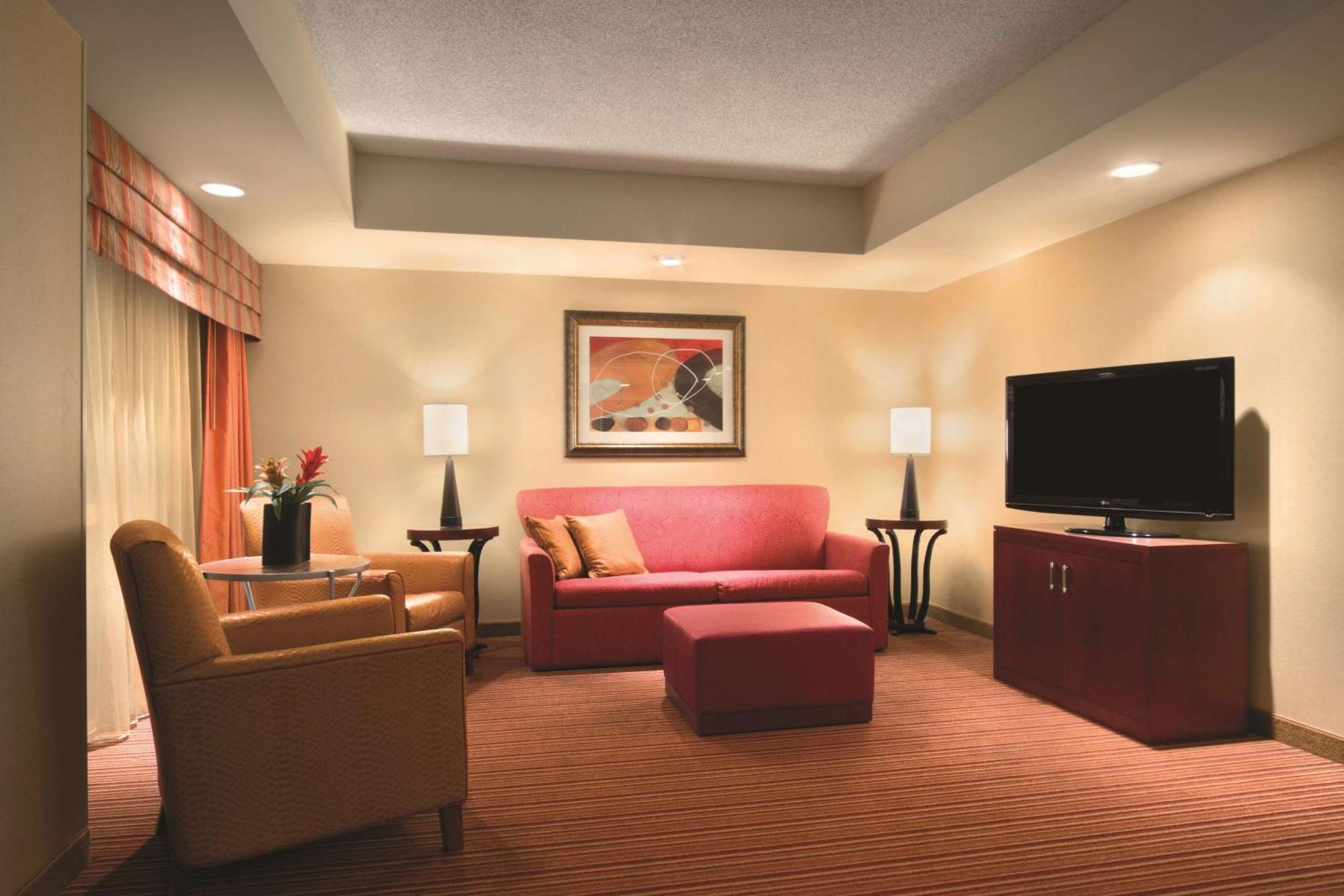 Embassy Suites By Hilton Norman Hotel & Conference Center Bagian luar foto