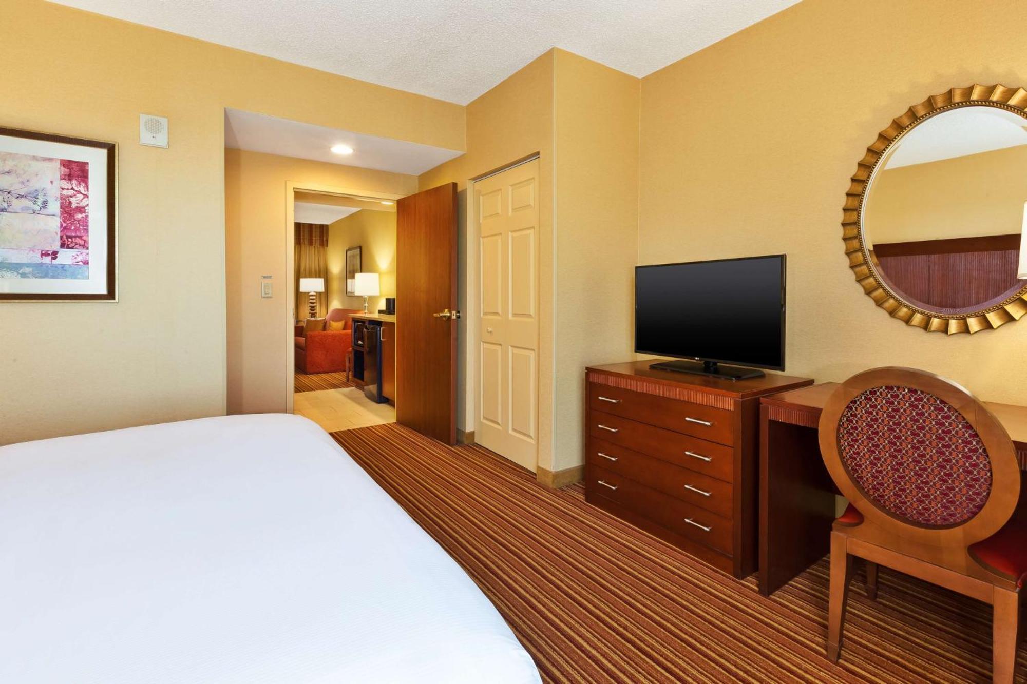 Embassy Suites By Hilton Norman Hotel & Conference Center Bagian luar foto
