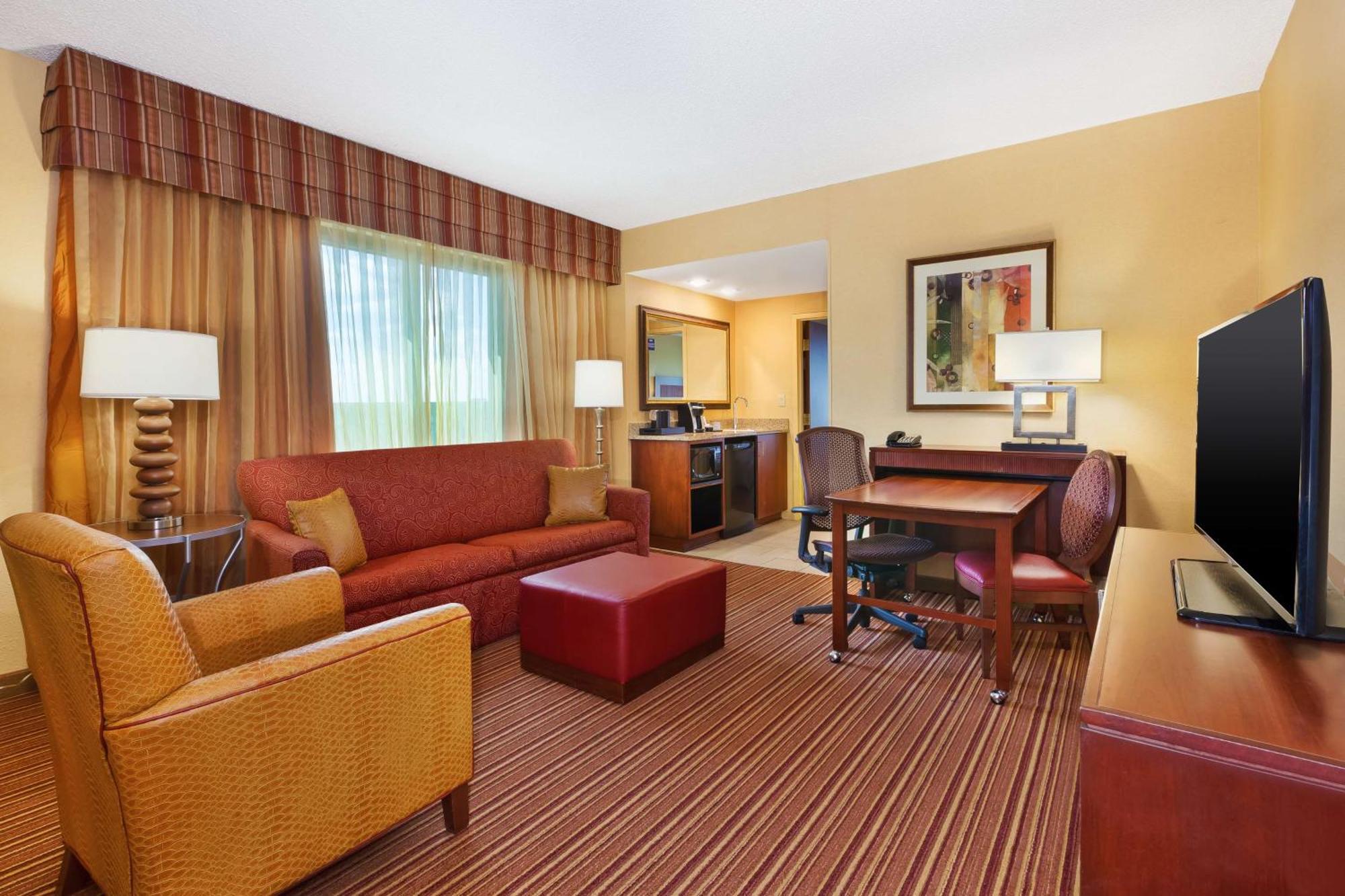 Embassy Suites By Hilton Norman Hotel & Conference Center Bagian luar foto