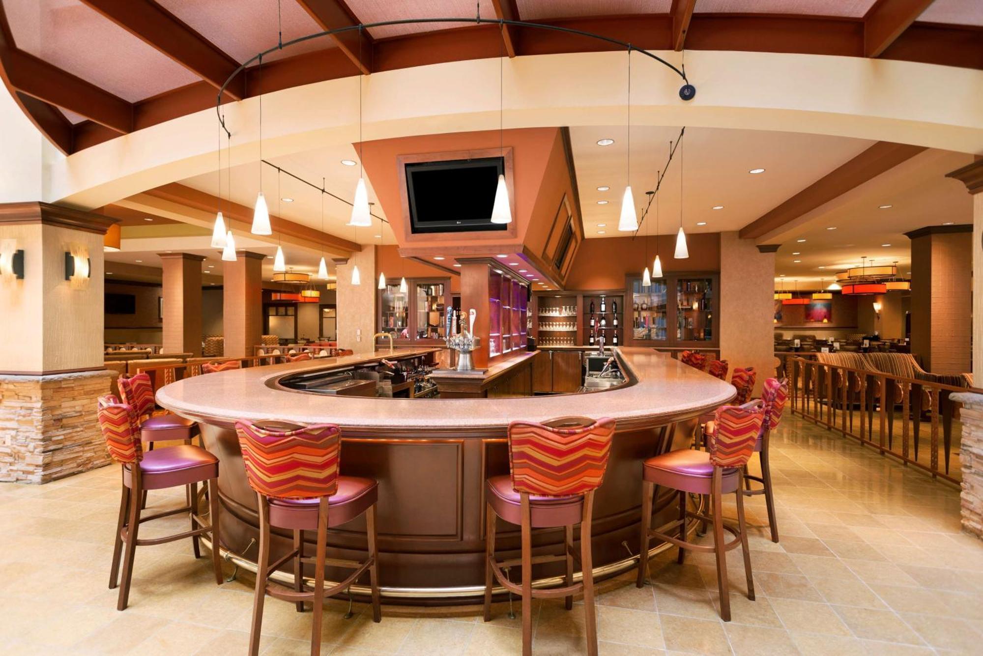 Embassy Suites By Hilton Norman Hotel & Conference Center Bagian luar foto