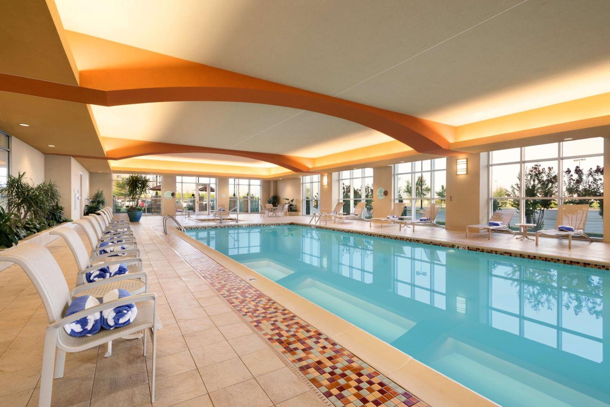 Embassy Suites By Hilton Norman Hotel & Conference Center Bagian luar foto
